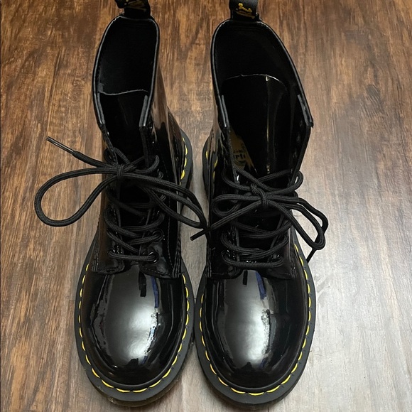 NEW Dr. Martens Docs Black Patent Leather unisex Boots Ladies 7 - Picture 3 of 15